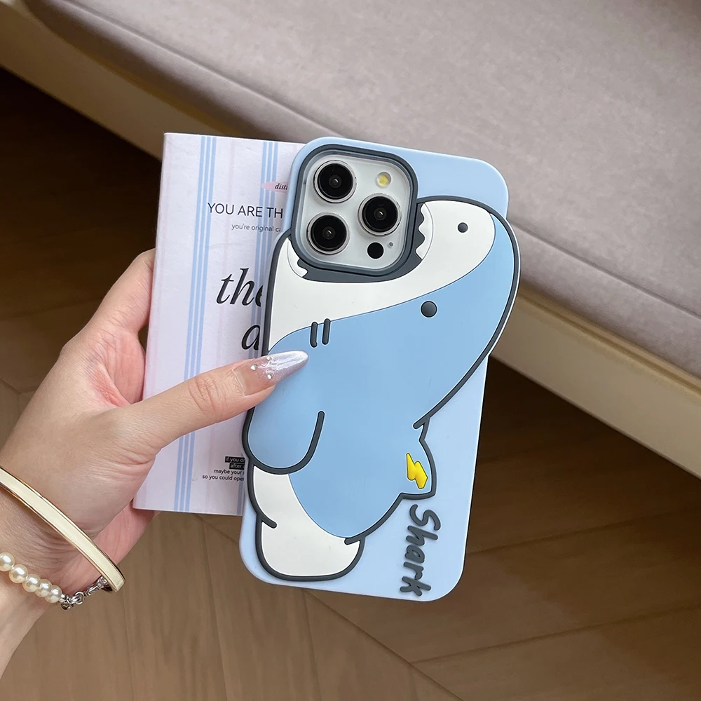 Kawaii Shark Handyhülle für iPhone 16 15 Pro Max 14 13 12 Pro Max Lustige 3D-Cartoon-stoßfeste weiche Silikon-Rückseite – Detail 2