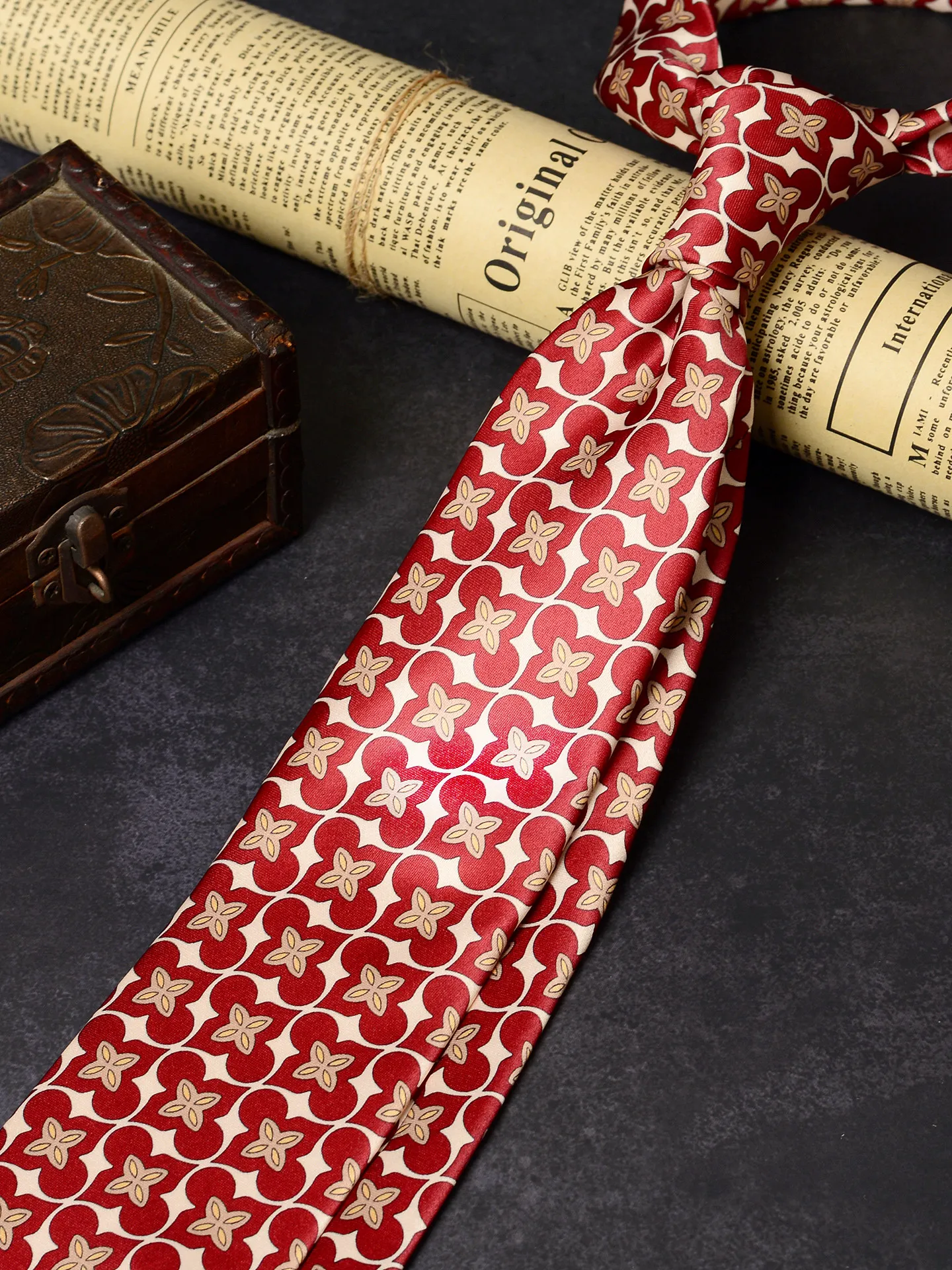 high-quality-retro-style-men's-tie-with-wine-red-gold-four-leaf-clover-pattern-casual-business-dress-shirt-accessories-8cm-wide