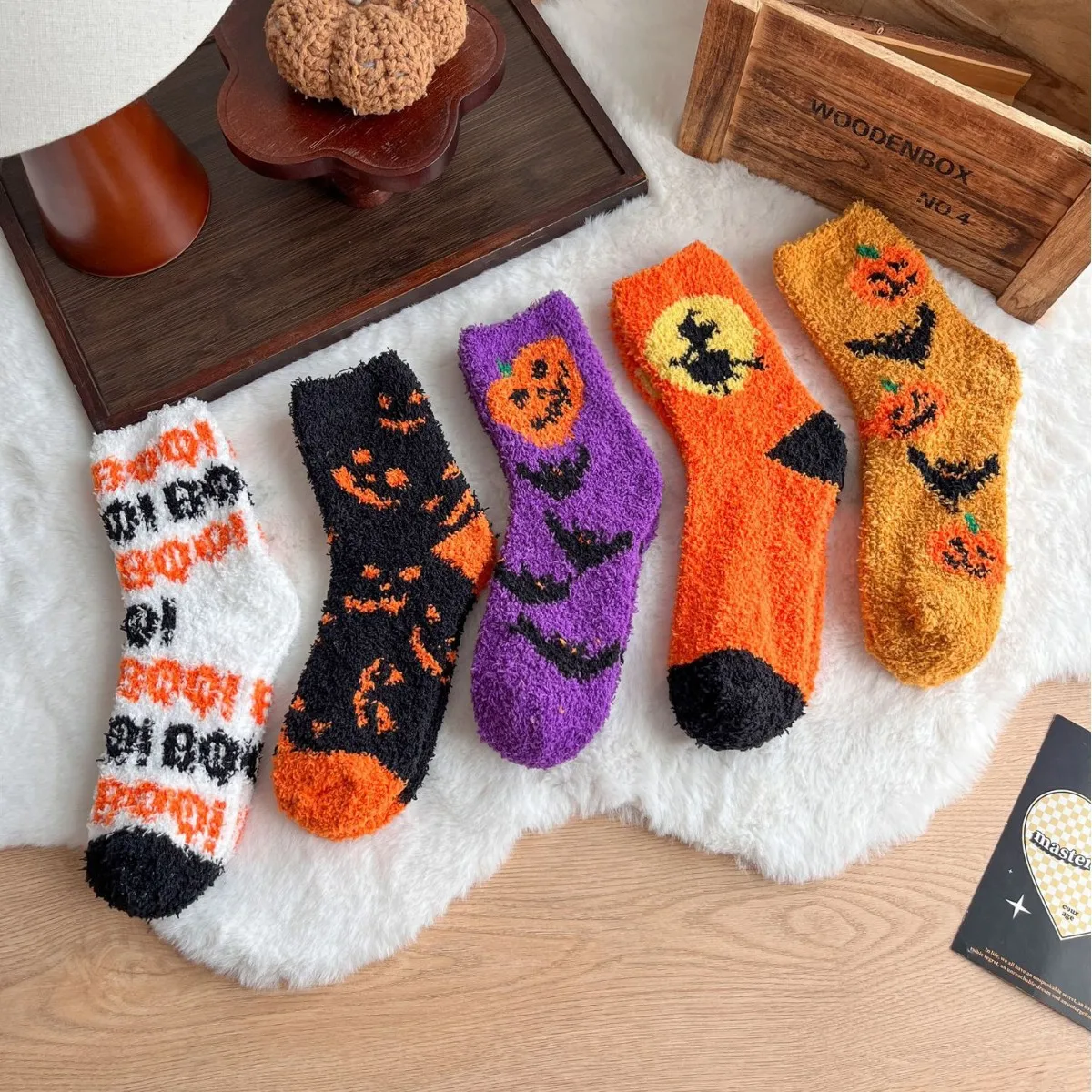 Halloween-Socken Herbst und Winter Dicke Mittellange Socken Niedliche und lustige Frottee-Schlafsocken für Zuhause Modische Trendsocken für Mädchen als Geschenk