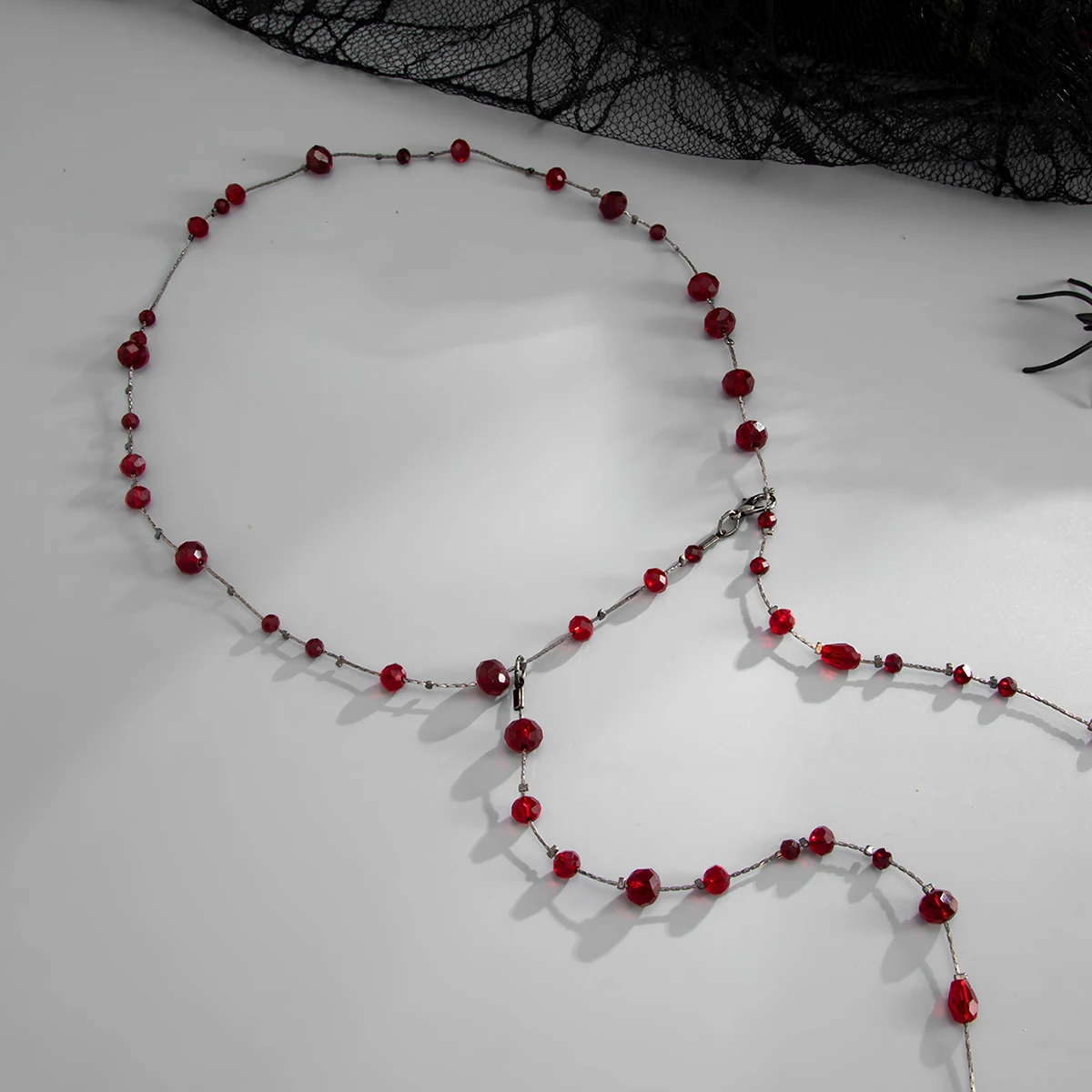 Ingemark Vintage Rot-Schwarze Kristall-Langkette mit Anhänger für Damen, Gothic Halloween Halsketten, Sexy Körperschmuck Accessoires – Detail 10