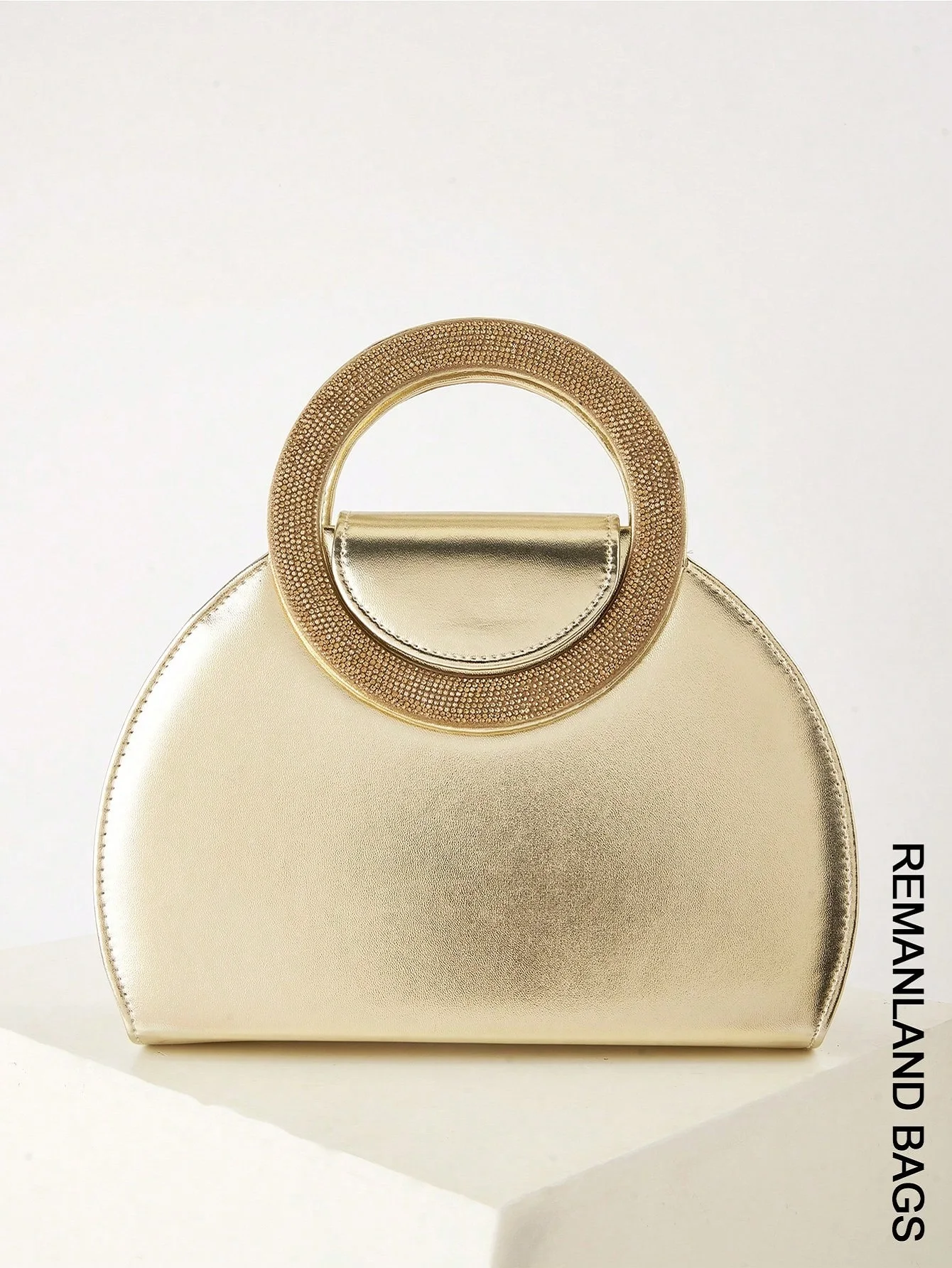

Exquisite and fashionable loop handle rhinestone wristlet clutch, a fantastic party tote bag suitable for banquets and parties.