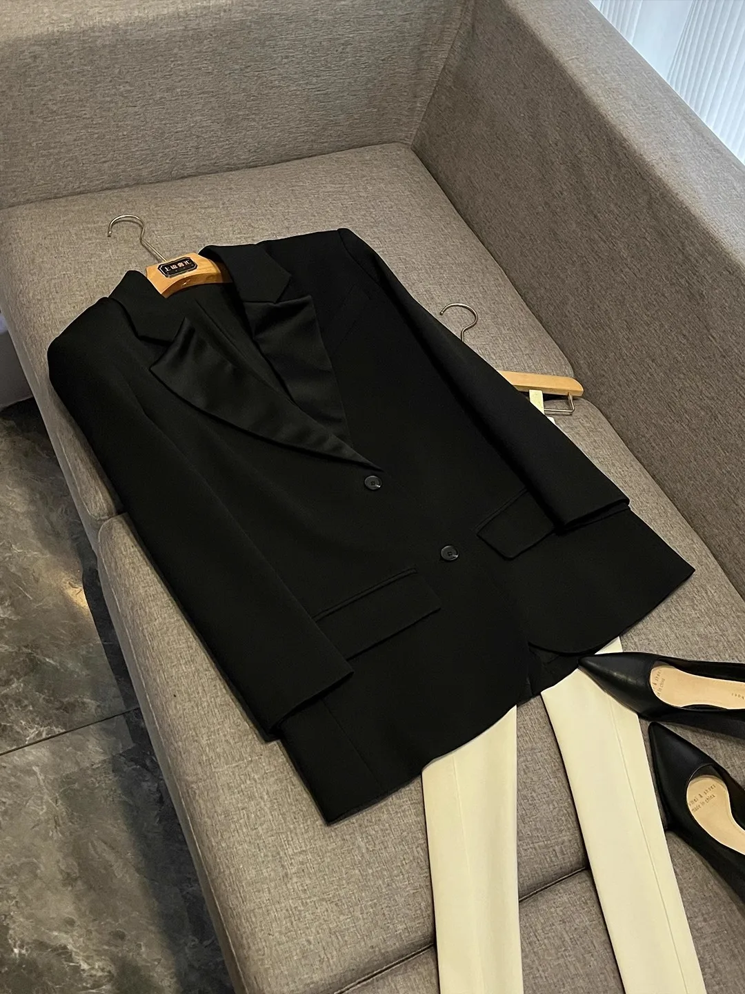 

Женская куртка Design Sense из атласа в стиле пэчворк с широкими плечами, для повседневной носки, с длинными рукавами, однотонная YK312