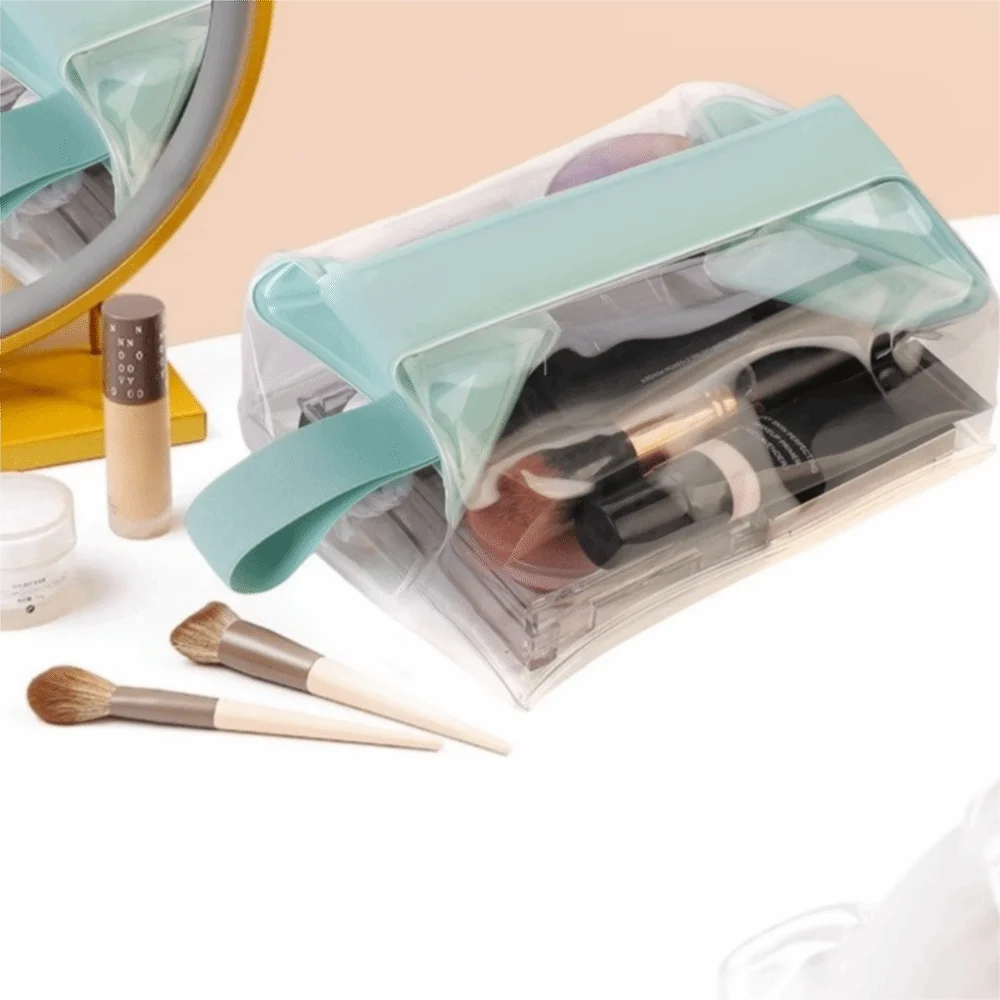 حقائب أدوات الزينة الشفافة، حقيبة مكياج PVC مانعة للتسرب مع إغلاق مغناطيسي، حقيبة مستحضرات تجميل ذات سعة كبيرة للنساء والرجال أثناء السفر