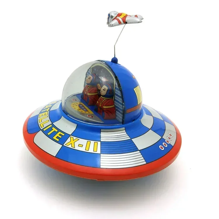 [Funny] Adult Collection Retro Wind up toy Metal Tin UFO space ship astronaut spaceman Clockwork toy figure model vintage toy