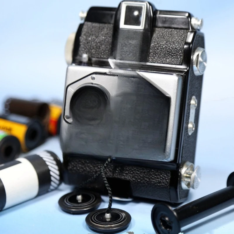 

Medium frame size binocular 120 film camera