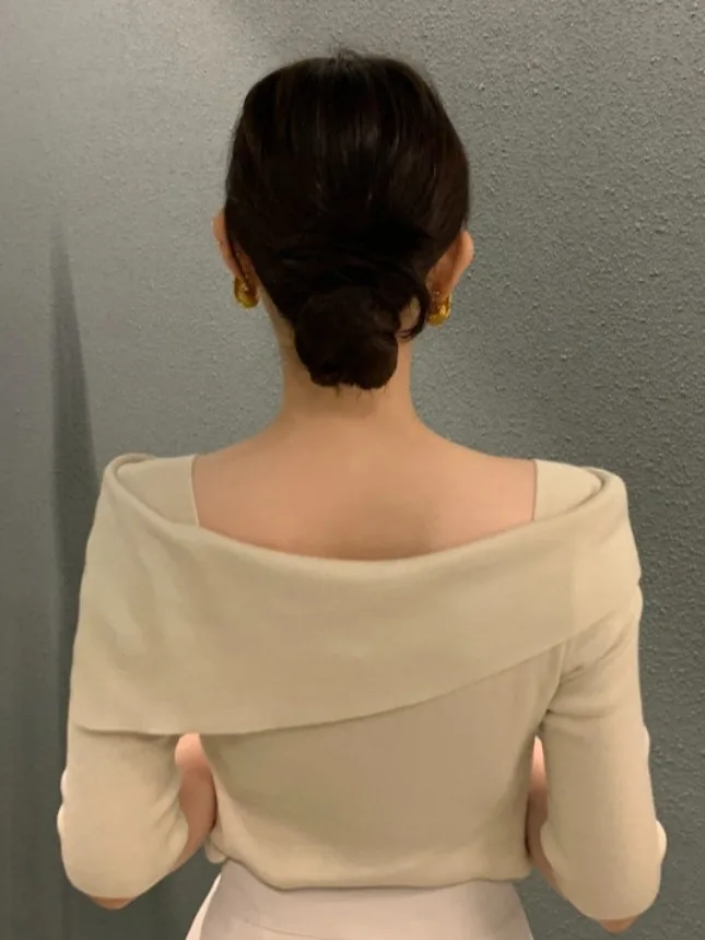 เสื้อไหมพรมทรงเข้ารูปสำหรับผู้หญิง ดีไซน์เก๋ไก๋ทันสมัย คอตั้งแบบพับได้ เหมาะสำหรับฤดูใบไม้ร่วง