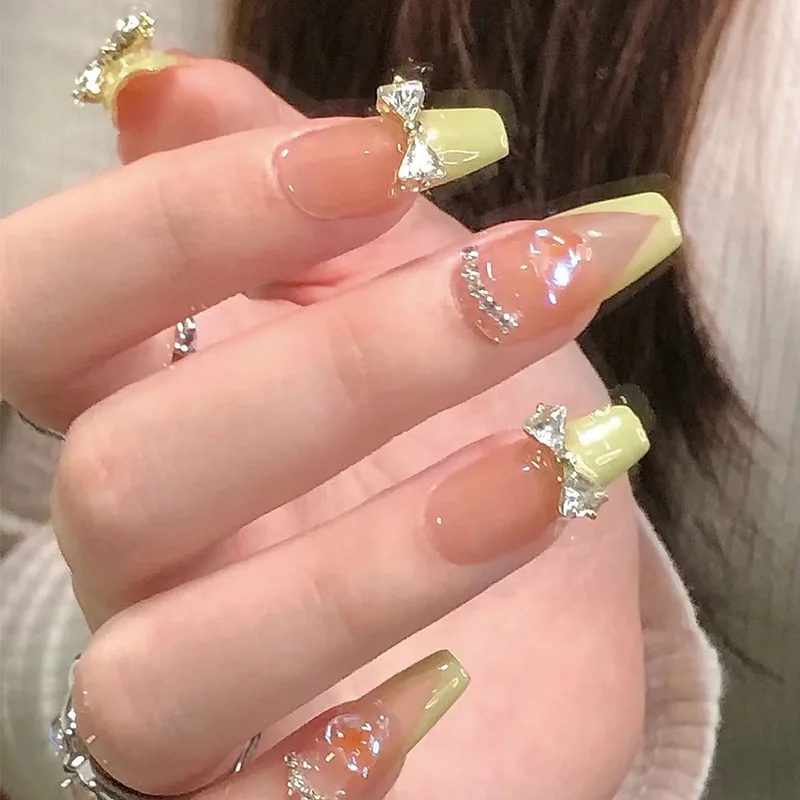 24 Stück Schmetterlingsschleife zum Aufdrücken der Nägel, erröten, Strass-Perlen, zum Aufkleben auf Nägeln, minimalistische französische Spitze, künstliche Nägel, Sarg-Nagelkunst