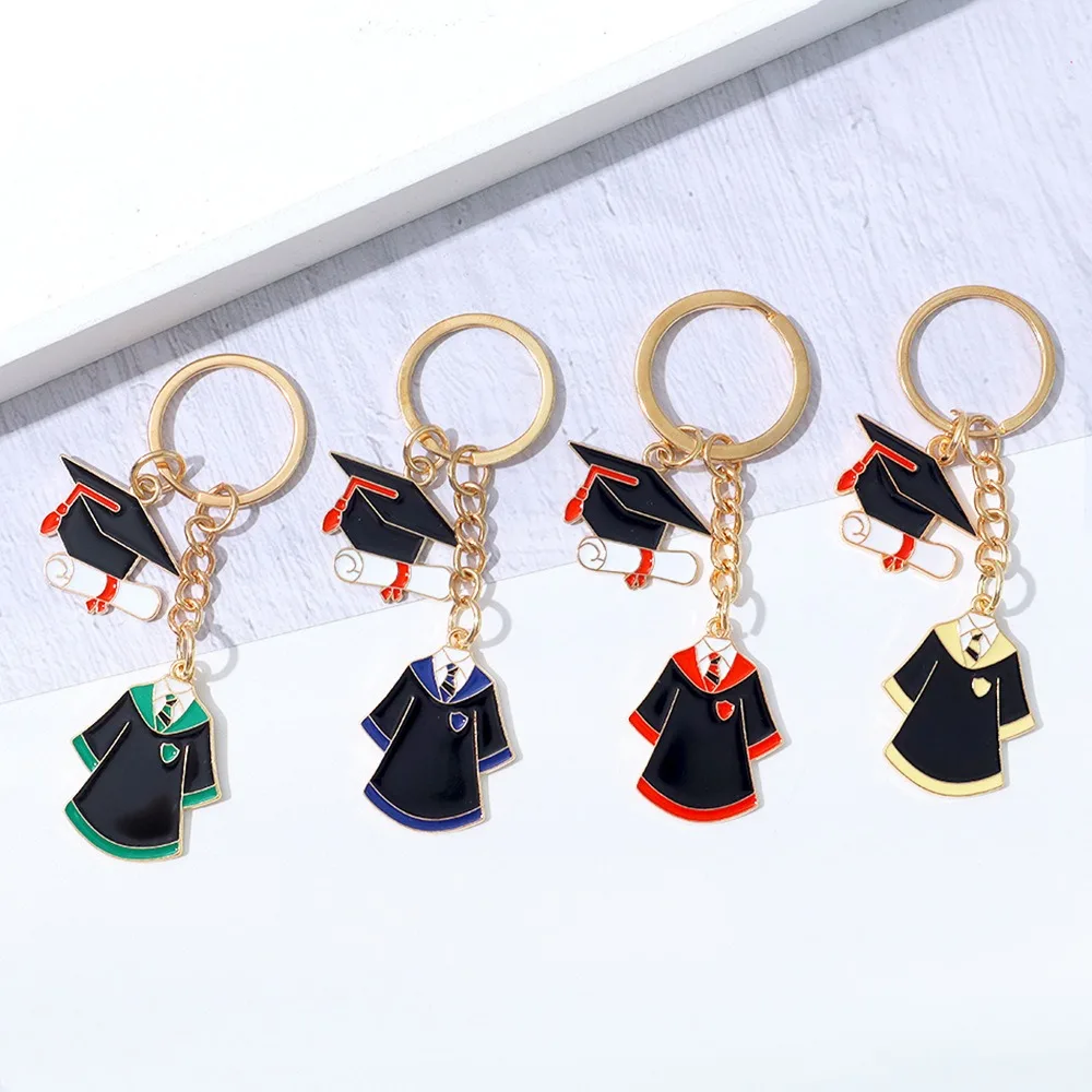 Llavero de bata de la Academia Hogwarts de Harry Potter, disfraz de mago, bata de licenciado, llavero de aleación de zinc esmaltado, colgante, regalo de recuerdo