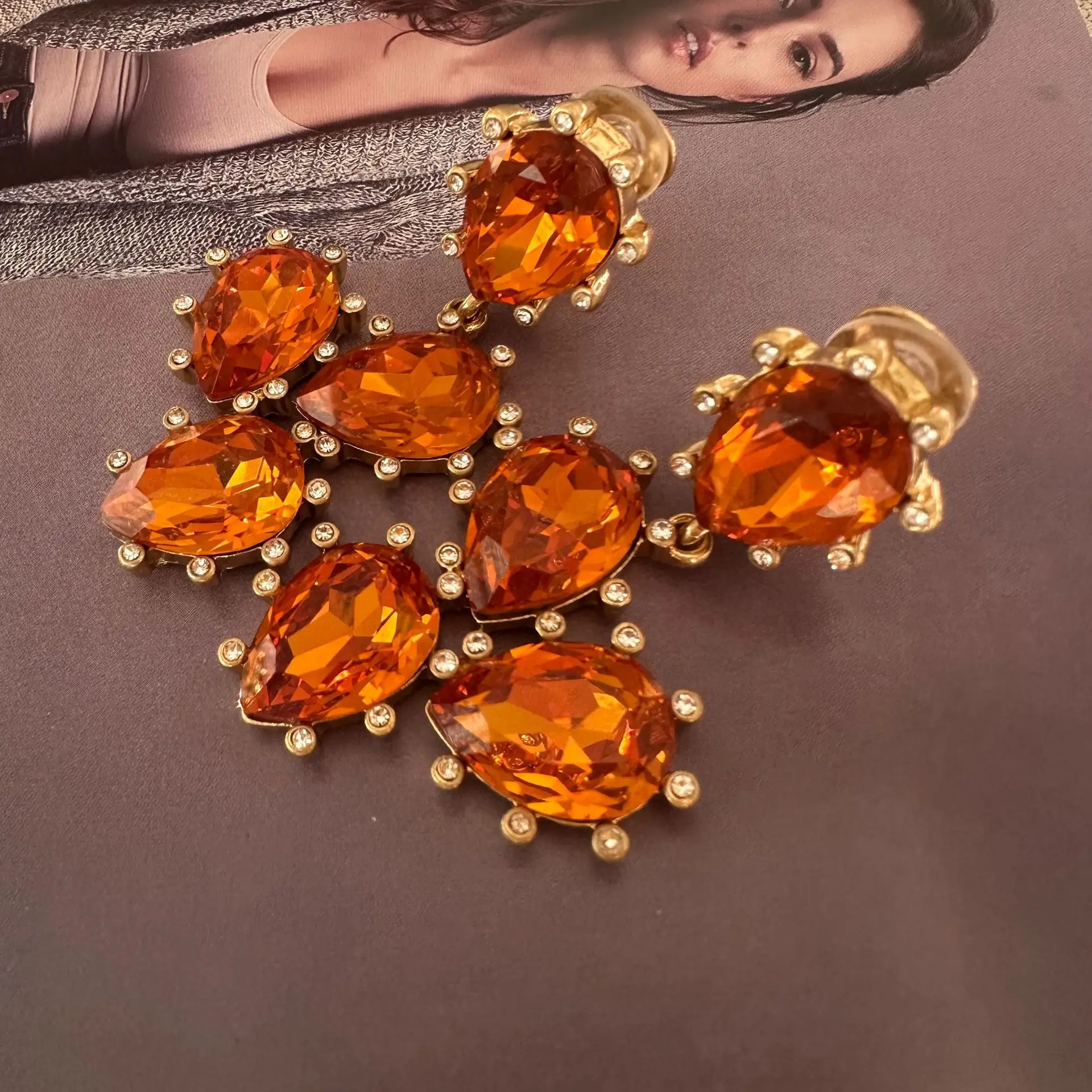 

Fashion Jewelry Green Cactus Faceted Sparkling Colorful Glass Rhinestone Vintage Clip-On Earrings for Women,Party Accessory