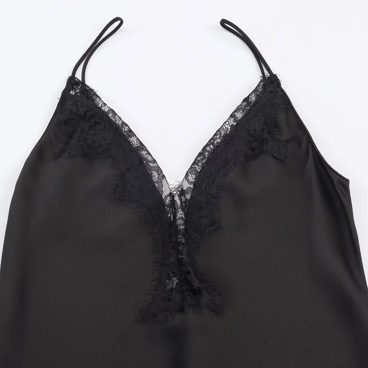 BSAY Schwarzes Asymmetrie-Spitzen-Satin-Kleid Damenbekleidung Herbst neue schicke französische Eleganz Seitenschlitz sexy V-Ausschnitt Sling-Abend