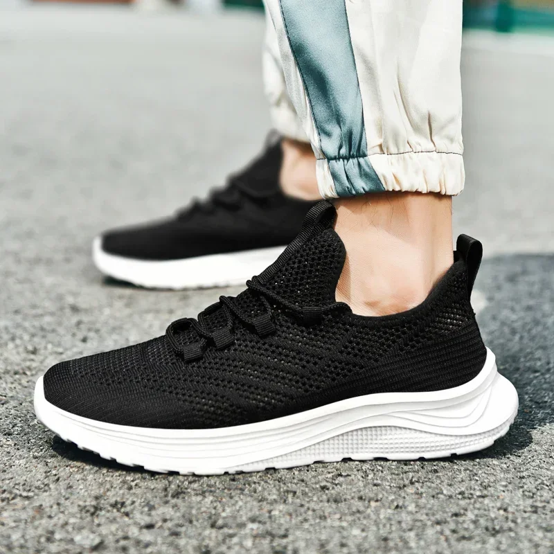 

Мужская спортивная обувь большого размера на толстой подошве, чистый черный дизайн, уличный стиль, прочная и нескользящая повседневная обувь на шнуровке