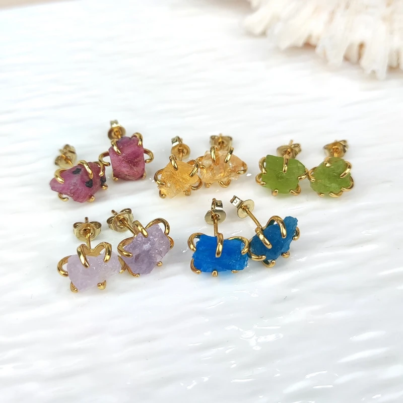 

Fashion Natural Raw Crystal Stone Stud Earrings Small Irregular Quartz Amethyst Gold Plated Hypoallergenic Earrings for Women