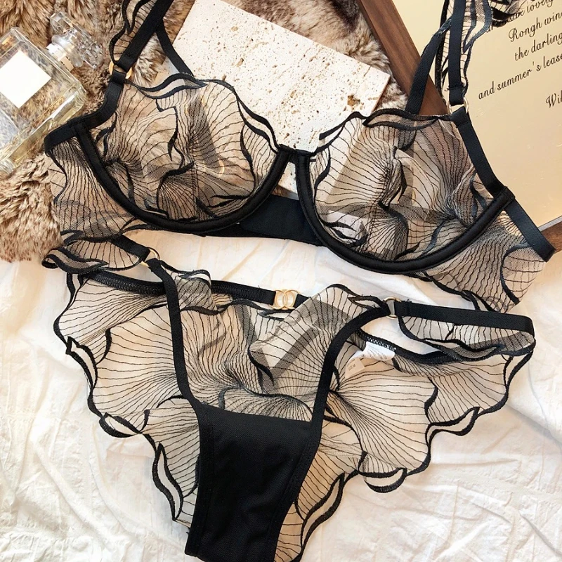 

2 Pieces Summer Ultra Thin Breathable Women Underwear Sexy Lace Bra French Mesh Temptation Intimates Lingerie and Briefs Sets