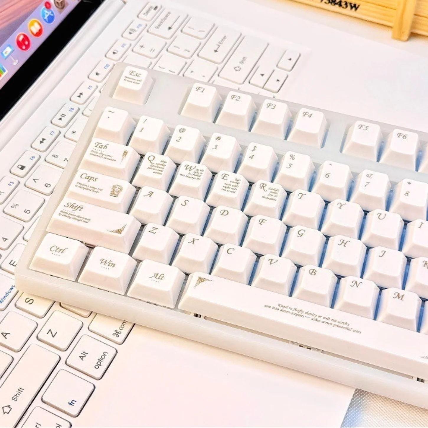 

Ceramic White Key Cap Set PBT Material Cherry Height Keyboard Keychain Compatible with 61/75/87/104/108MX Mechanical Keyboard