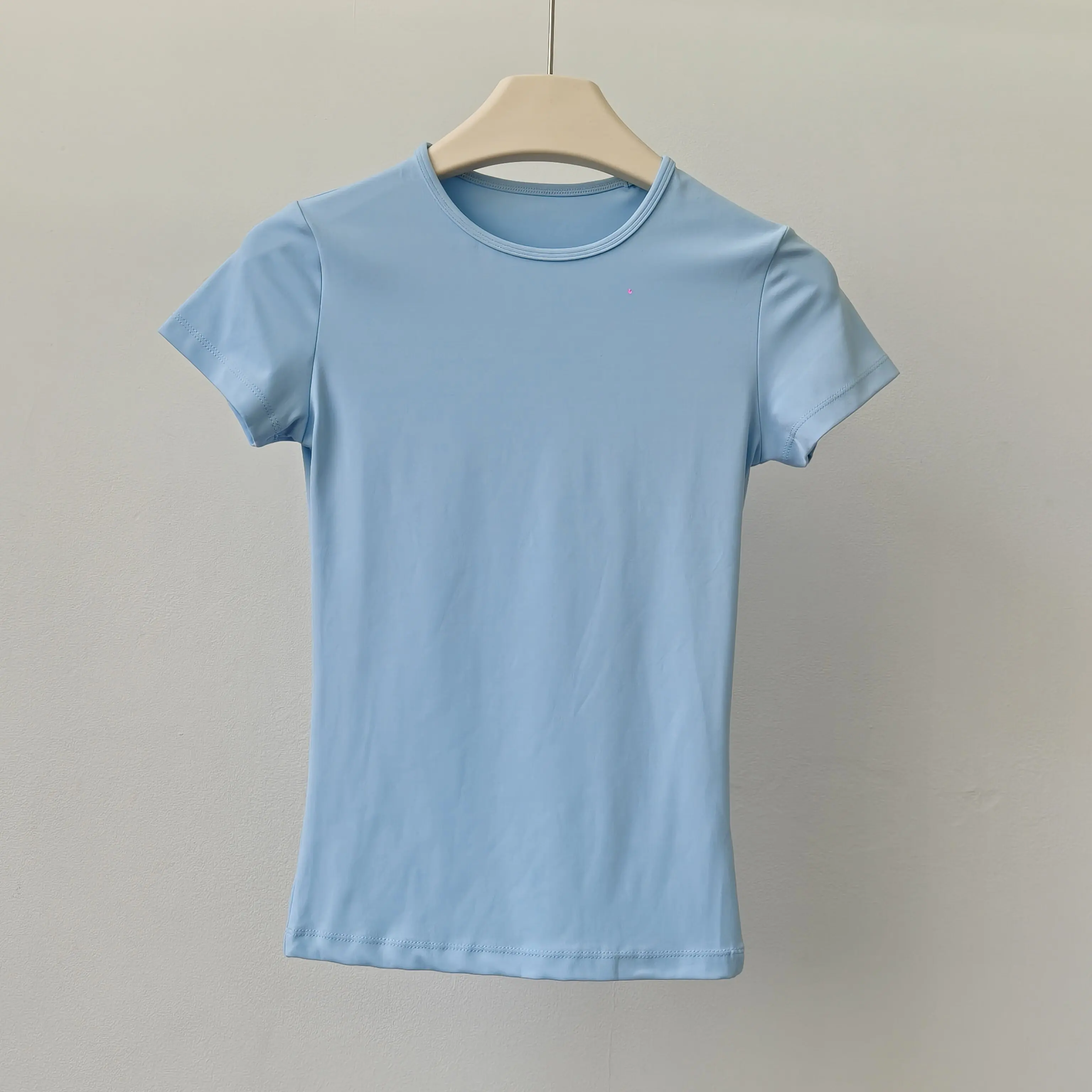 Sommer-Fitnesskleidung Damen Kurzarm-T-Shirt mit rechter Schulter, lässige Sommer-Stretch-Yoga-Kleidung, schmales Lauf-Sport-Gym-Top – Detail 2
