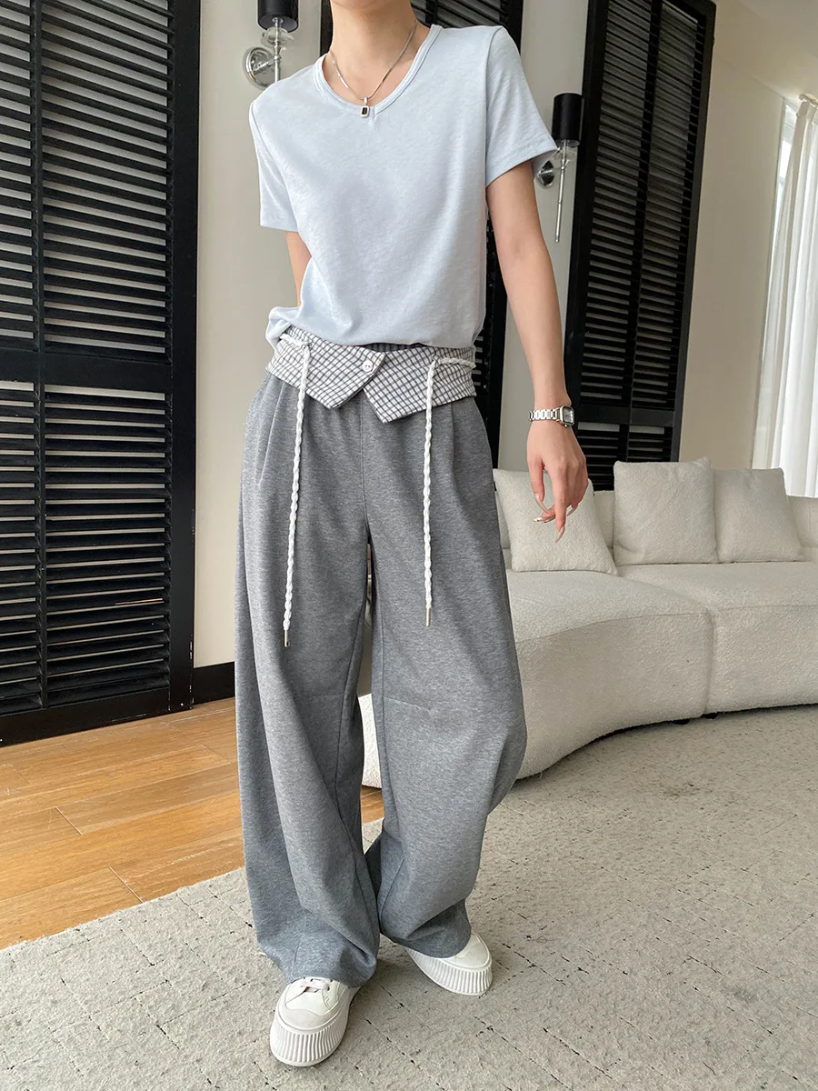 Sommerliches Damen-T-Shirt im lässigen, einfarbigen, vielseitigen Basic-Stil mit schlichtem V-Ausschnitt, schulterbetontem Schnitt und kurzen Ärmeln – Detail 7