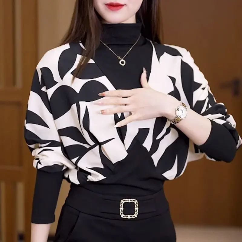 

Women's Versatile New Round Neck Slimming Base Shirt Fashionable and Stylish Small Shirt