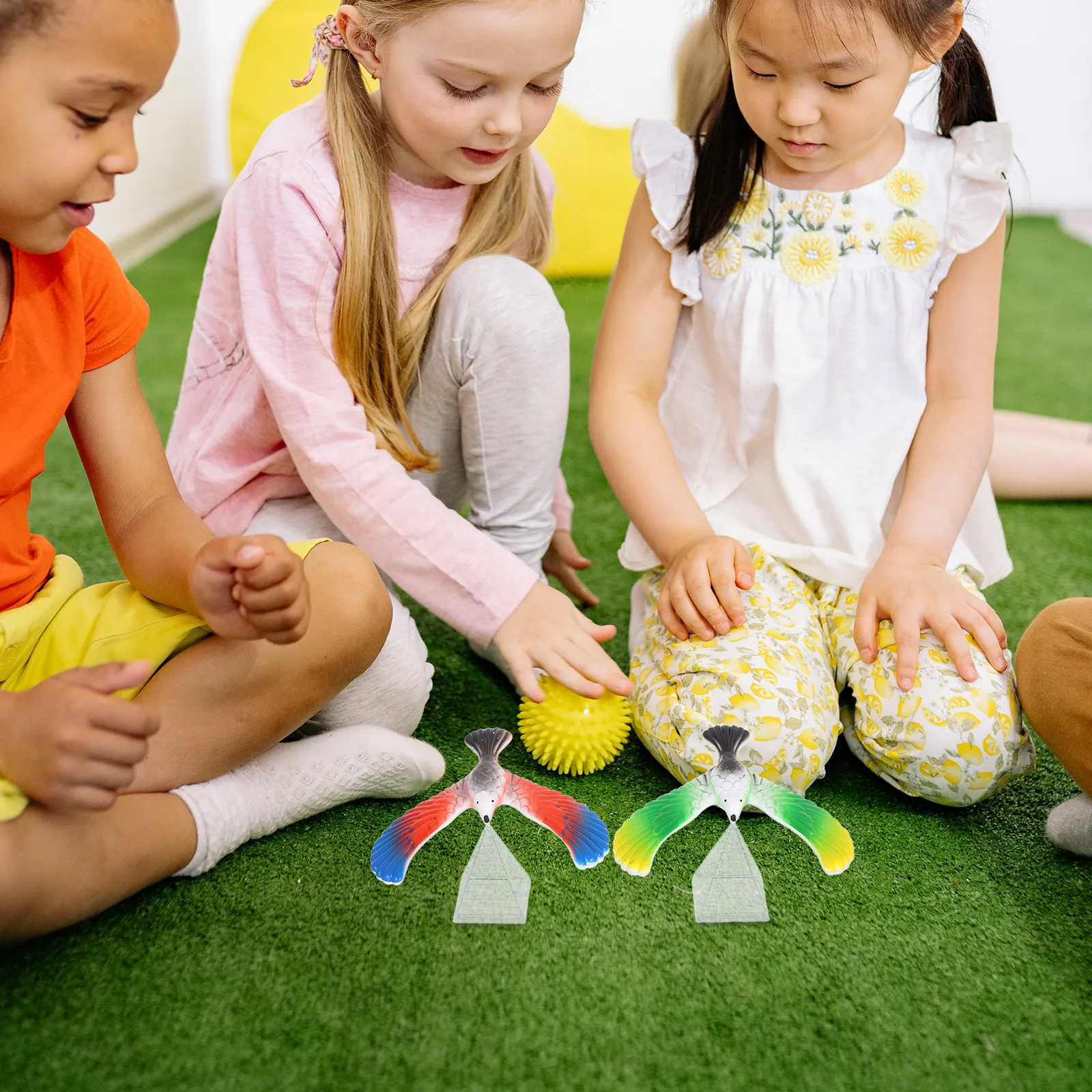 

8pcs Balance Bird Balancing Eagle Gravity Pyramid Desktop Plaything For Kids Party Favors Mini Balance Bird Finger Game