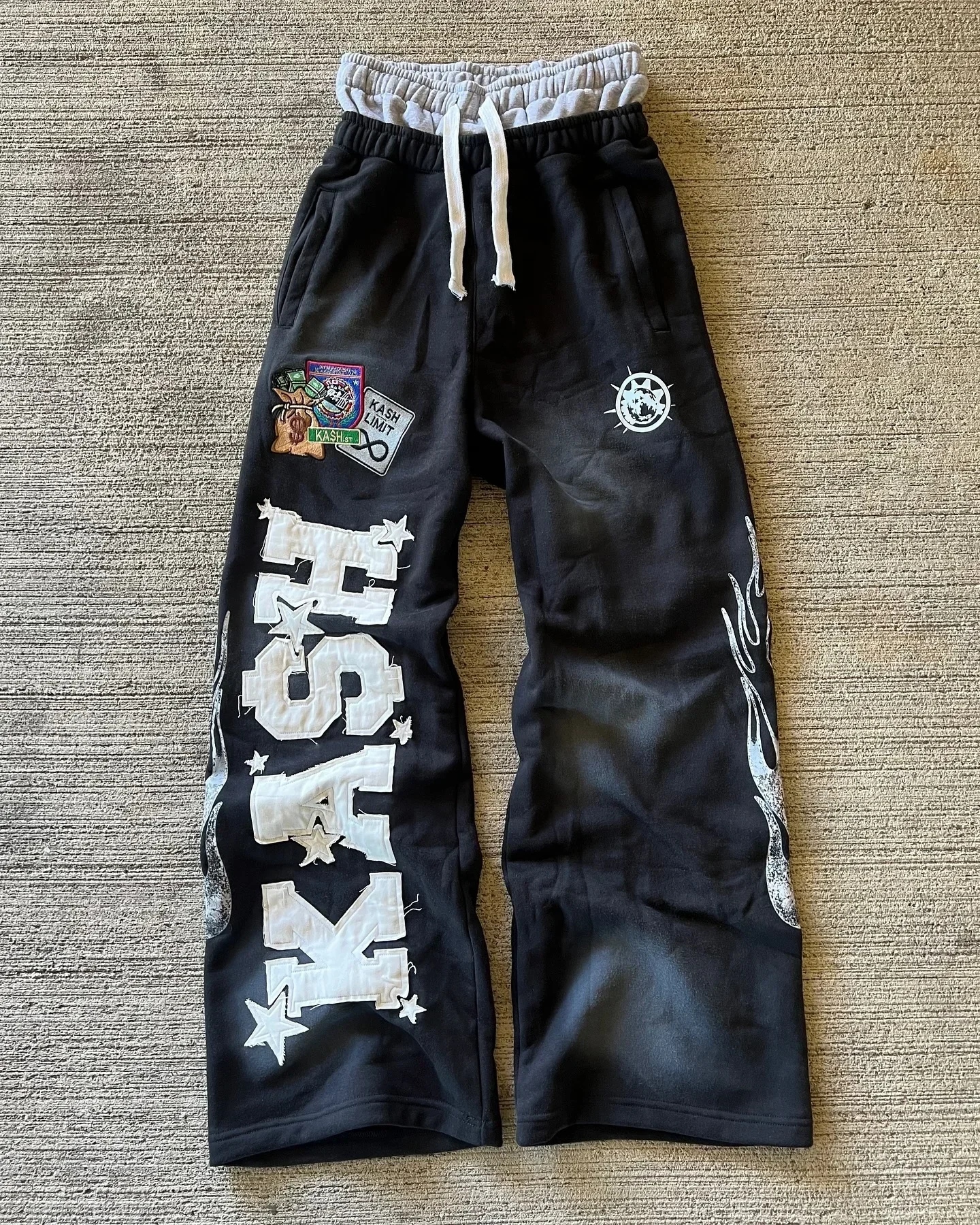 Unisex, schnelltrocknende, gerade geschnittene, lange Hose, Hip-Hop-Streetwear, Vintage-Look, mit aufgenähten Aufsätzen, Buchstaben- und Sternmuster, elastischer Bund, Sport-Sweatpants. – Detail 5