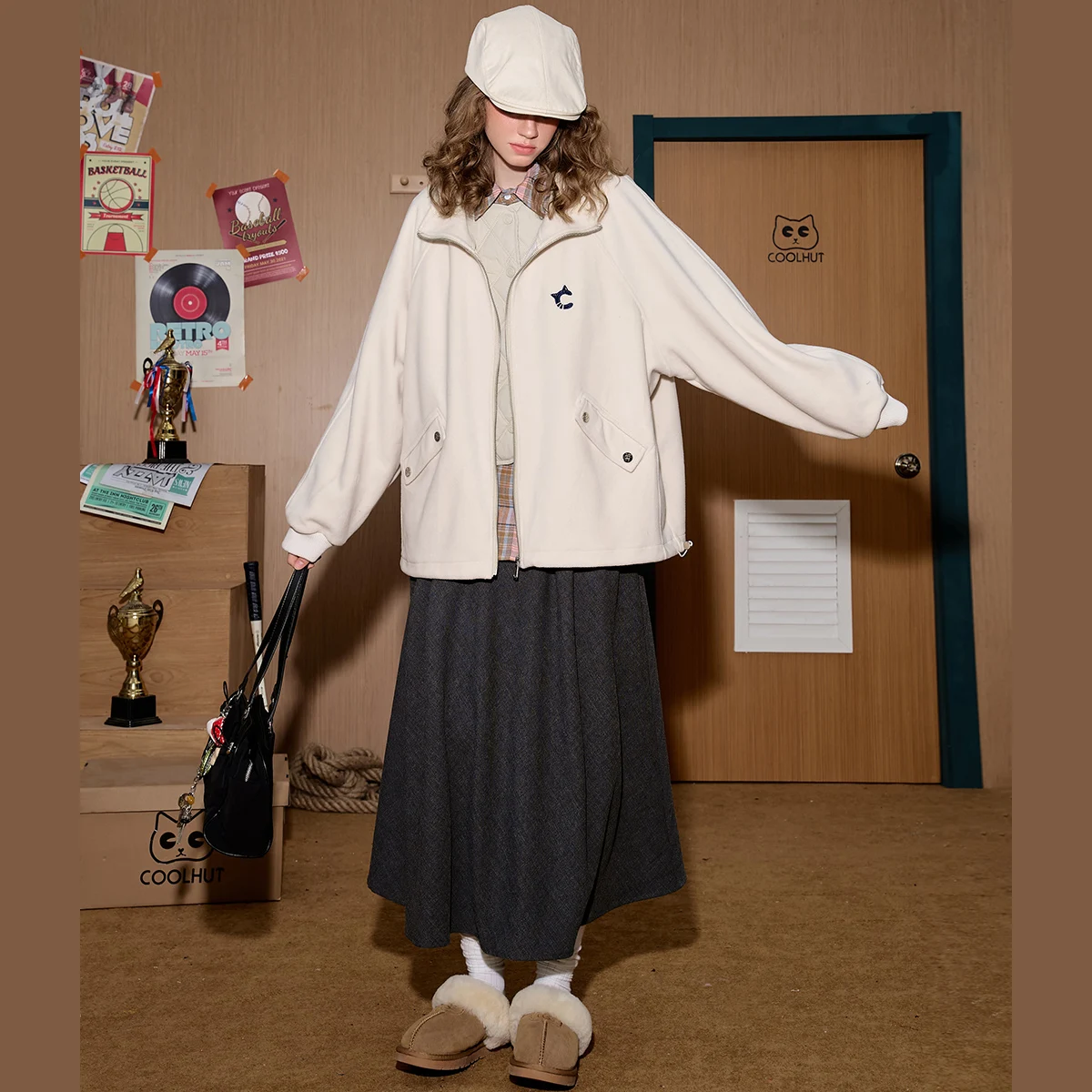 سترة نسائية ربيعية مطرزة لعام 2025 سترة أمريكية عتيقة مفتوحة من الأمام من القطيفة تيدي من الصوف سترة مريحة كبيرة الحجم