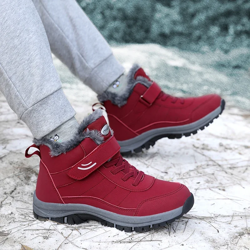 Botas masculinas 2024 novos chinelos de inverno sapatos masculinos quentes à prova dwaterproof água antiderrapante tênis de pelúcia masculino tenis sapatos botas de inverno