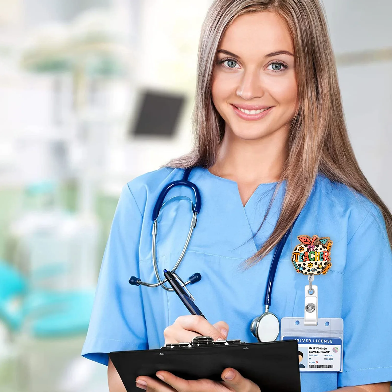 Wytrzymały zwijacz do identyfikatora z klipsem, unikalny i uroczy zwijacz do identyfikatora dla wolontariuszy i pracowników biurowych.