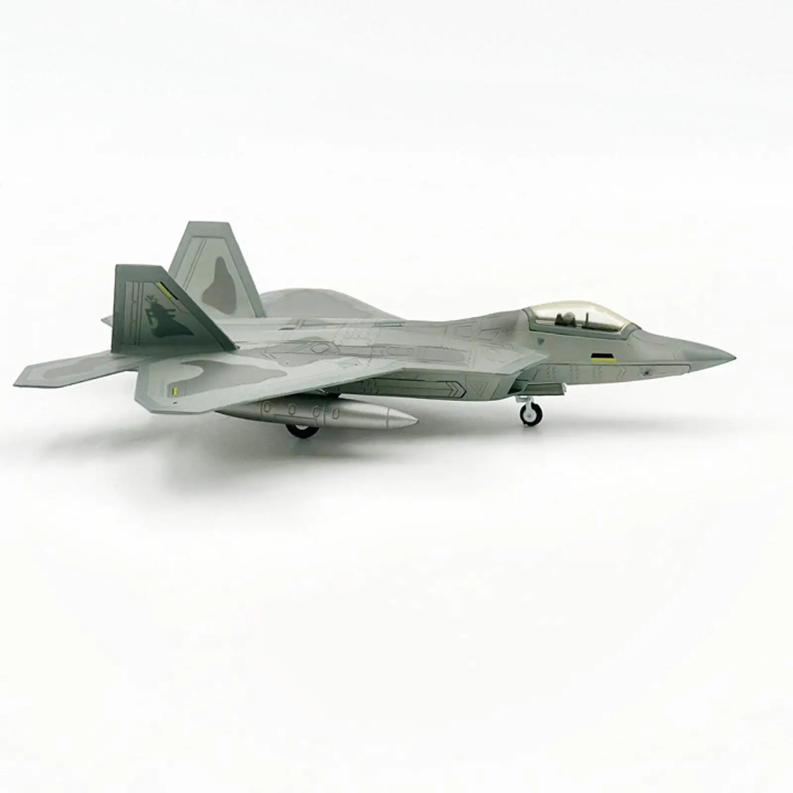 

Модель самолета F22 в масштабе 1:100, реалистичная модель самолета с подставкой для авиационных коллекций, профессиональная, многофункциональная.