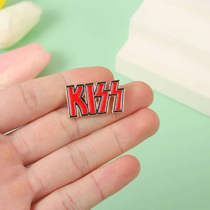 KISS band pin English letters KISS shape brooch Personality bag decoration badge Accessories wholesale