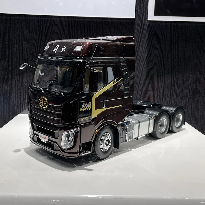 Die Cast 1/24 Scale FAW Jiefang J6V Tractor Head Heavy Truck J6P Rechargeable Alloy Car Model Emulation Collection Toy Gift