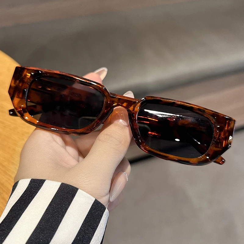 Luxury Brand Designer Square Sunglasses Men Women Retro Rivet Suneyeglass Casual UV Protection Sunscreen Travel Fishing Glasses