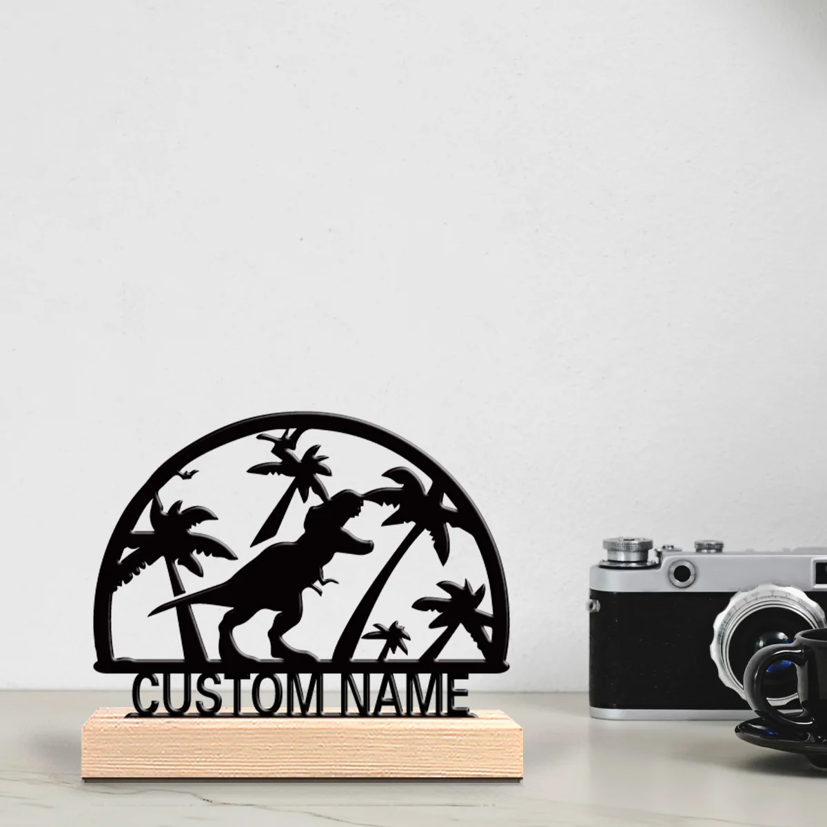 Statue de dinosaure de plage créative en métal, avec texte personnalisé, figurine décorative en fer avec base en bois, sculpture en fer pour décoration de bureau ou de chambre à coucher, 1 pièce