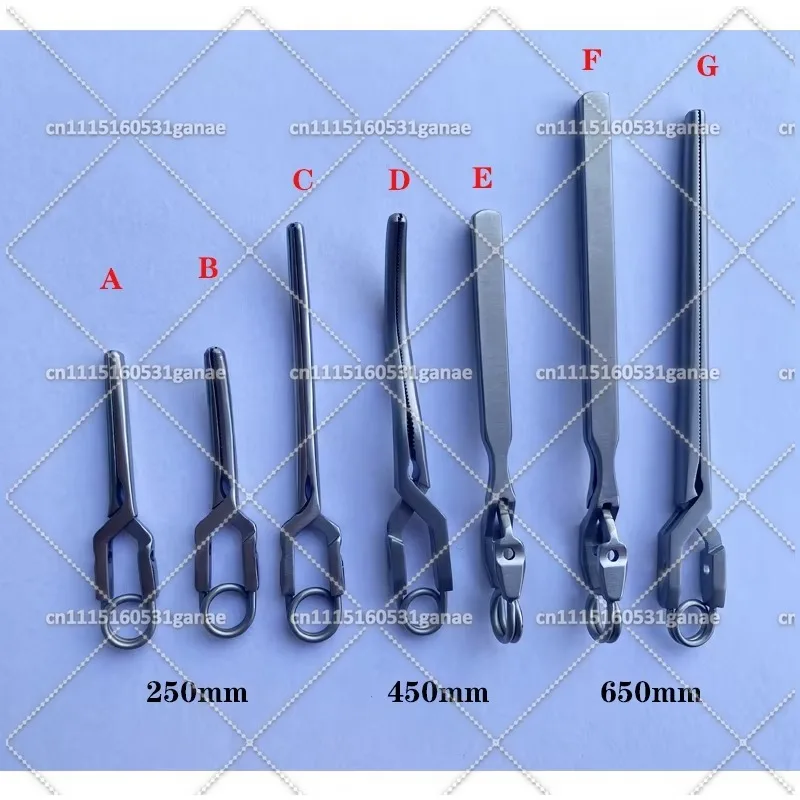 Different types of the Laparoscopic pug grasping forceps Hemostatic clip with teeth