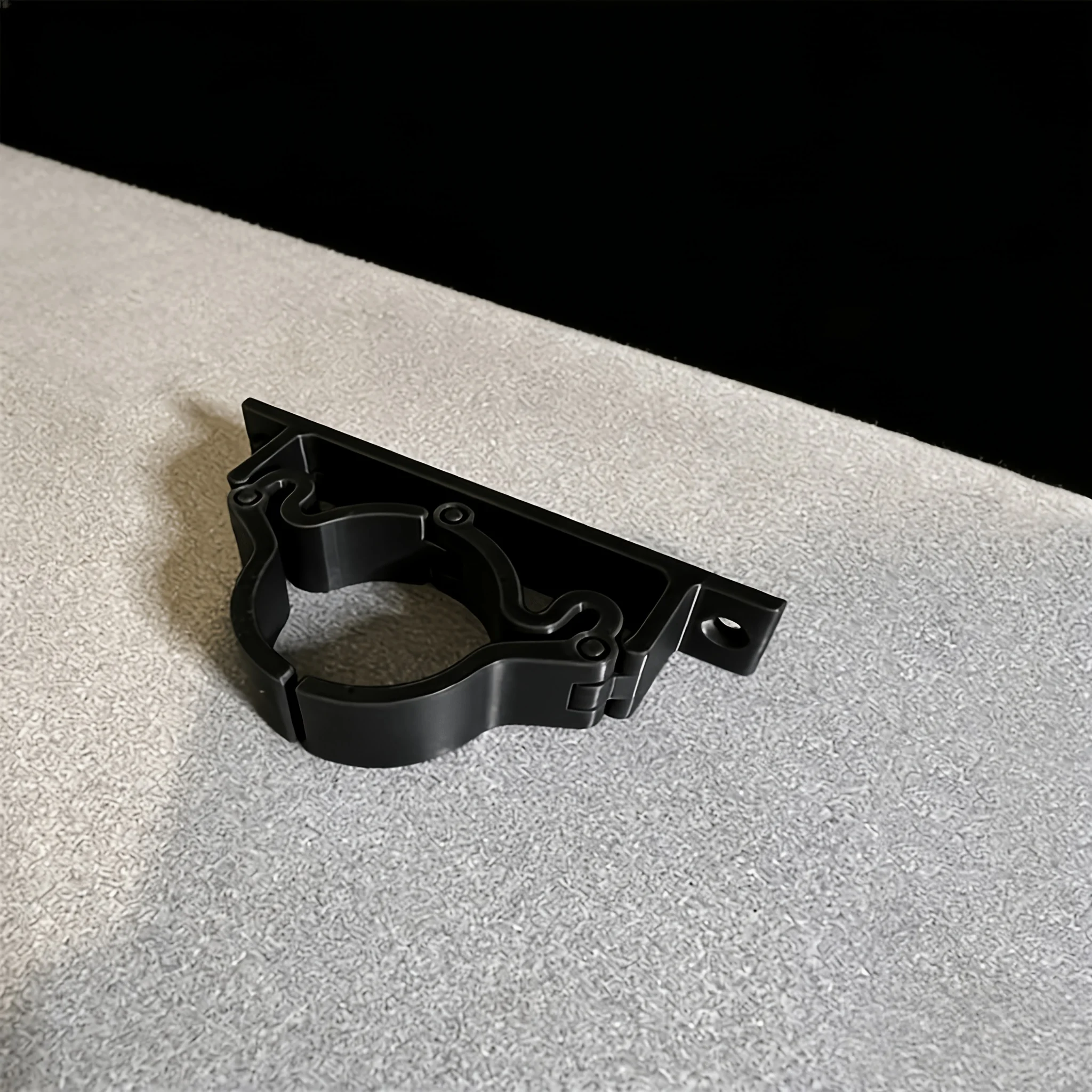 Wandhalterung für Staubsauger, Staubsauger-Aufbewahrungsregal, Staubsaugerhalter, platzsparender Organizer für zu Hause, Einweihungsgeschenk, Staubsaugerzubehör – Detail 4