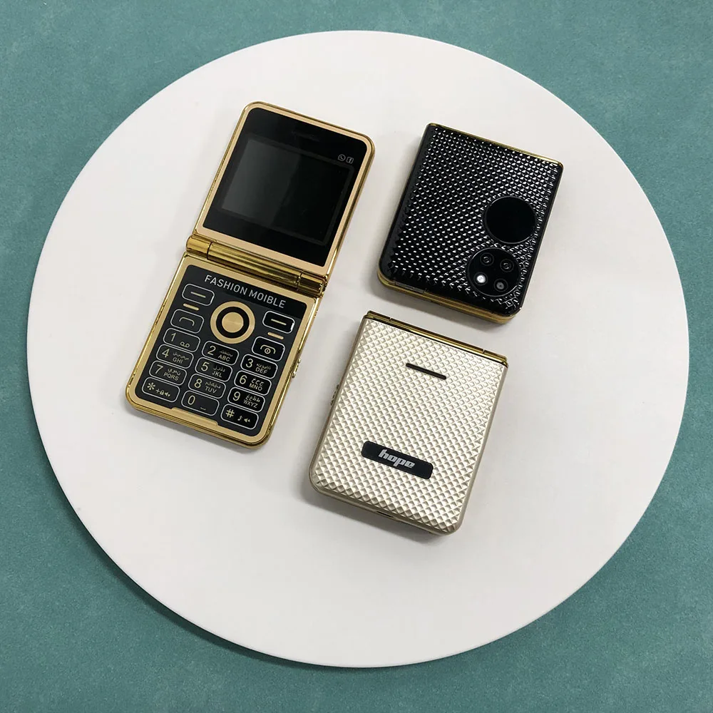 Telefone Flip P21 2.4 Polegadas Quatro Cartões SIM Lanterna LED Voz Mágica Rádio FM Botões Grandes Ultra Fino Telefone Móvel 2G