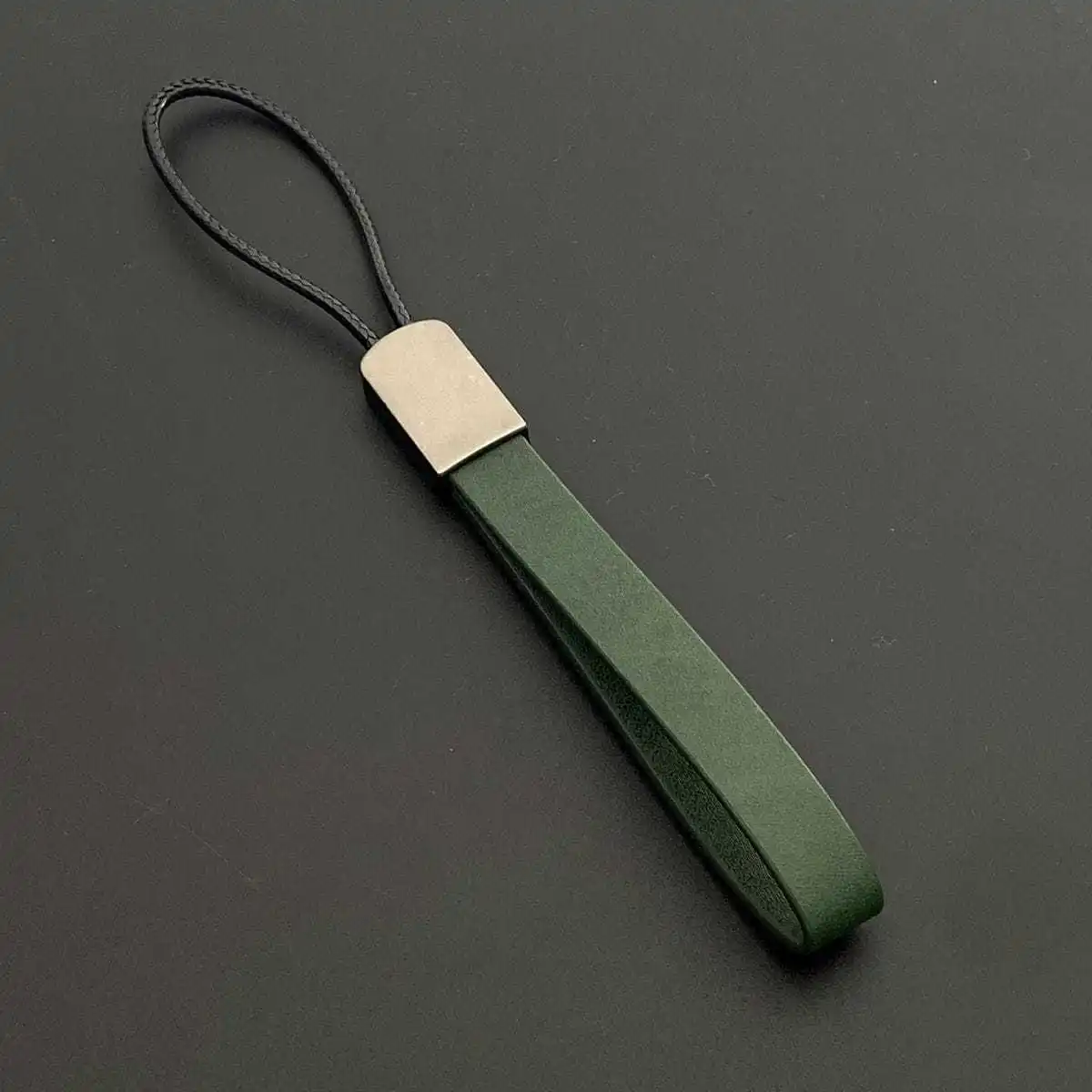 

Minimalist Luxury Style Custom Leather Car Keychain Key Ring Key Chain Pendant Bag Charm Auto Key Accessory