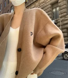 2023 donne coreane autunno inverno scollo a V cappotti maglioni manica intera allentato Casual ricamo Cardigan monopetto Splice