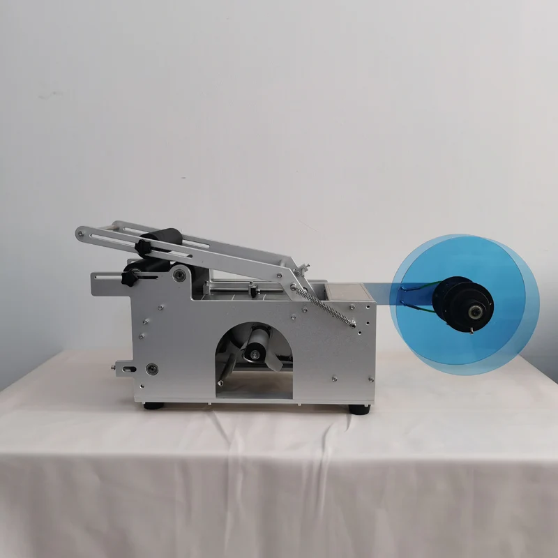 

Automatic desktop labeling machine for square bottle labeling machine bottle sticker labelling machine