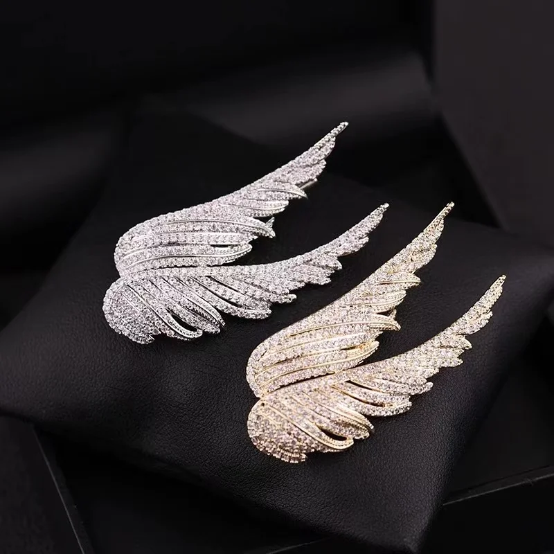 Luxury Silver Color Feather Wing Brooches for Women Men Micro Inlaid Cubic Zirconia Metal pin Trend 2024 Clothing Accessories