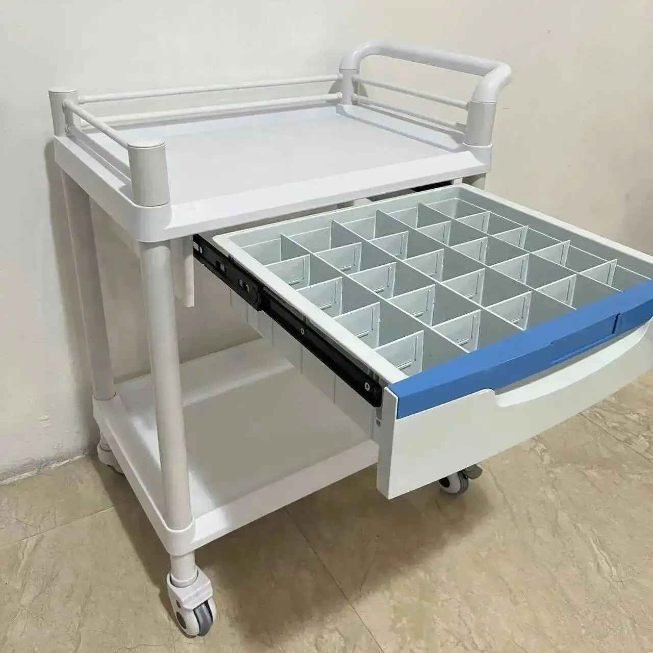 

New Hairdresser Brake Laser Noiseless Carrello Beauty Trolley Premium Beauty Barbershop Salon Nail Attrezzi Nail Salon Furniture