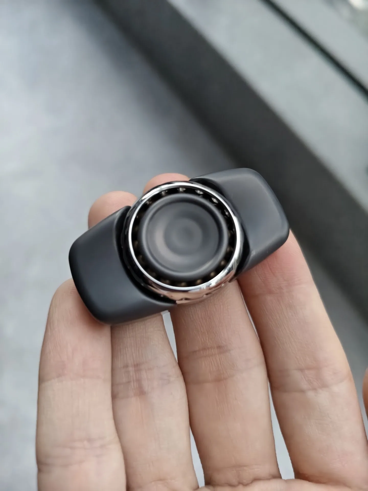 EDC YH Yaochi gyro, stainless steel black stone washed and polished middle layer.