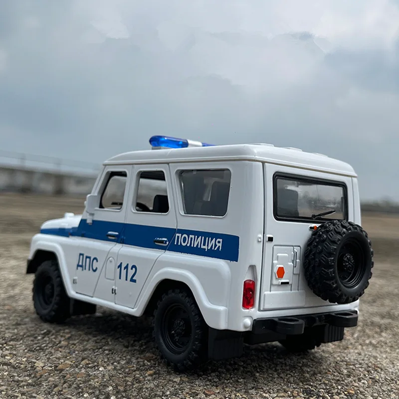 Large Size 1/18 UAZ Hunter Alloy Car Model Diecasts Metal Police Off-road Vehicles Car Model Sound and Light Childrens Toys Gift