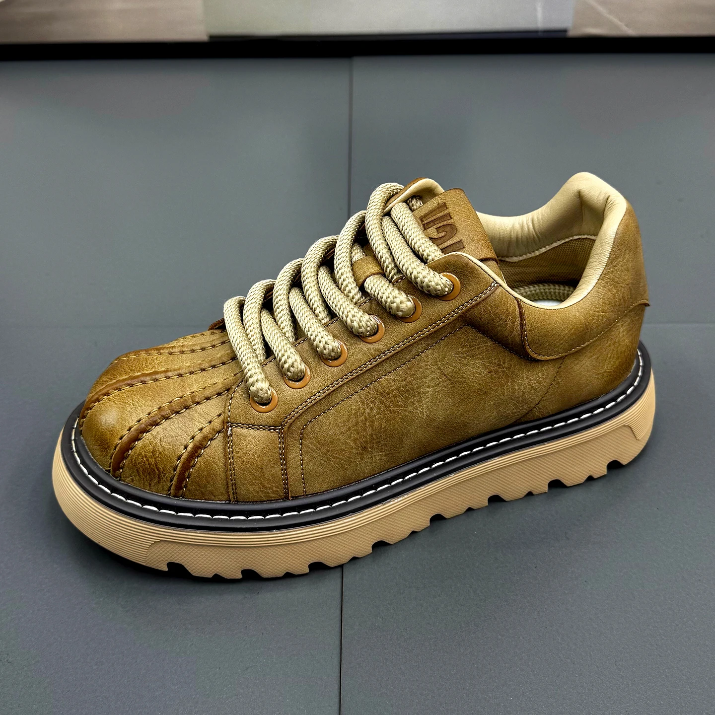 

Low-top Casual Big-head Workwear Leather Shoes for Men Retro Fashion Outdoor Board Shoes Breathable Men Chunky Sneakers
