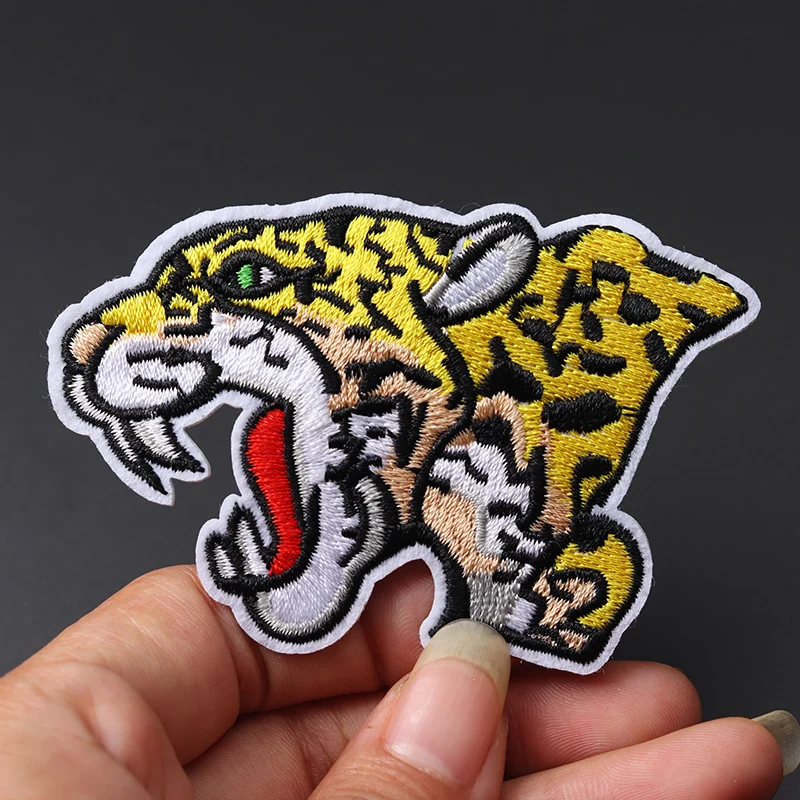 Tiger Head Right Size: 8.3x6cm Badge Embroidery Patch Applique Clothes Ironing Clothing Sewing Supplies Decorative Badges