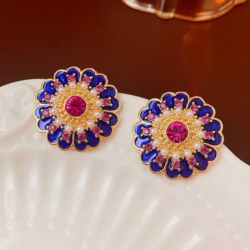 Driping Pearl Flower Vintage Stud Earrings for Women Charms Exquisite Personality Light Luxury Earring Fashion Jewelry Wholesale