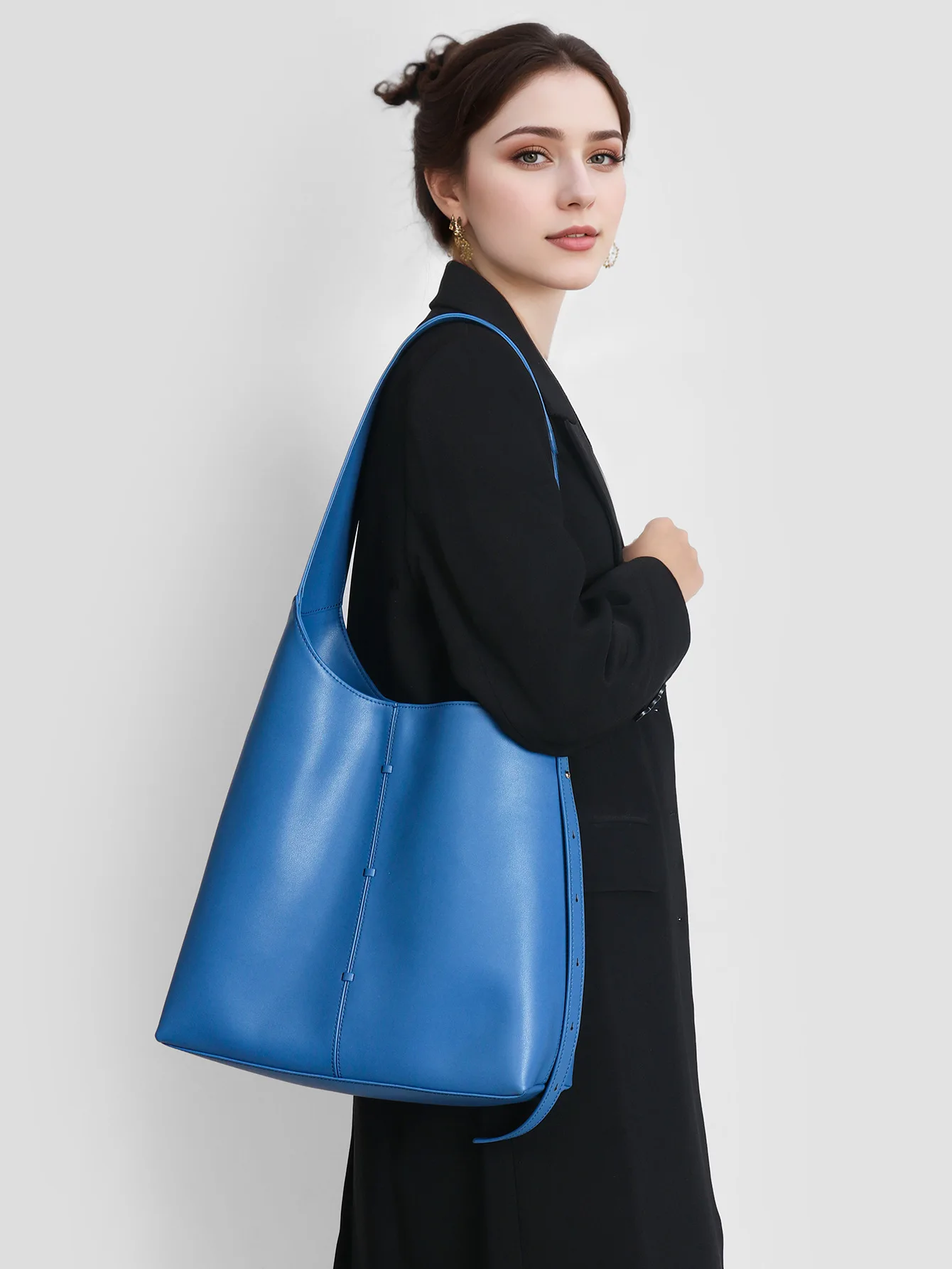 

Высококачественная легкая роскошная кожаная женская сумка, большая вместительная сумка подмышками, сумка на плечо для стильных женщин