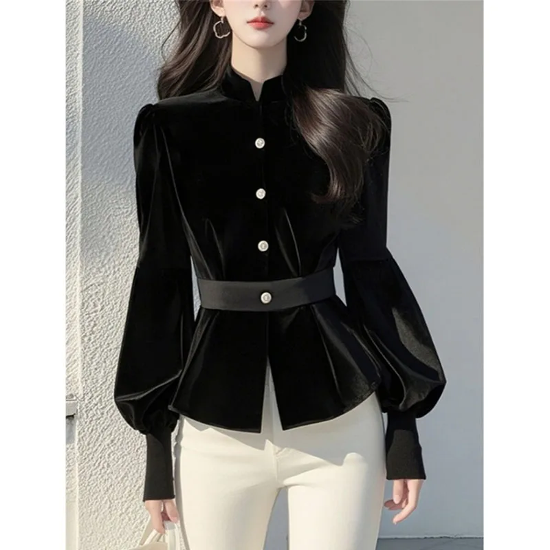 Nowa koreańska bluzka z czarnego aksamitu dla kobiet na wiosnę 2025, niszowy design, szykowna, elegancka, codzienna koszula z podkreśloną talią, gładka bluzka, topy damskie.