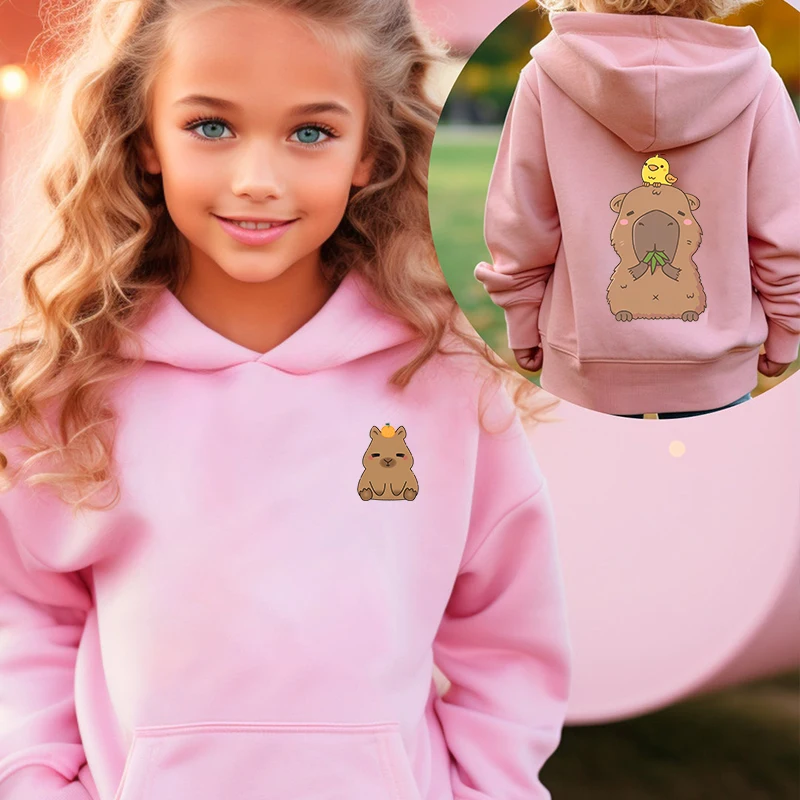 Linda sudadera con capucha para niños con estampado de capibara rosa más suéter de terciopelo tops de otoño e invierno para niñas