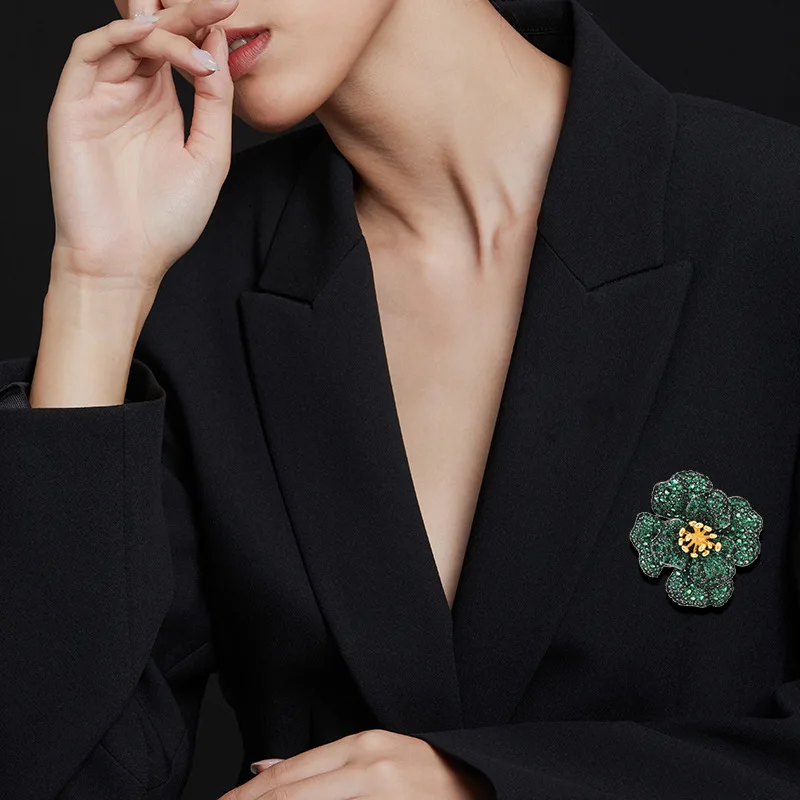 New Luxury Micro-inlaid Zircon  Green Flower Brooches for Woemn High-end Fashion Design Corsage Exquisite Temperament Jewelry