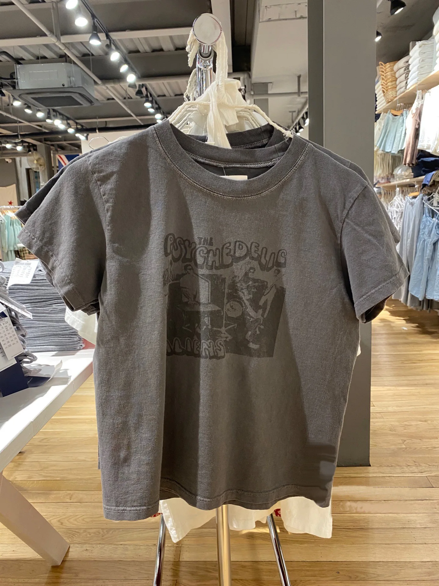 Klassische Rock Grafik T-Shirts Frauen lässig Sommer grau o Hals Kurzarm Baumwolle Crop Top Vintage Streetwear schlanke y2k T-Shirts schick – Detail 4