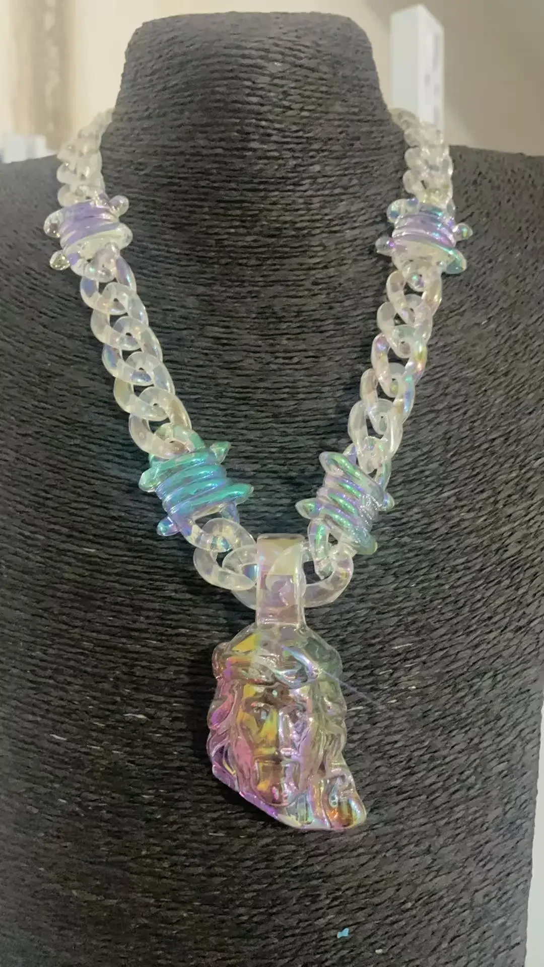 

Hiphop Big Clear Acrylic Jesus Piece Pendant Necklace for Women Men New Statement Spike Chain Necklace Rock Party Jewelry Gifts
